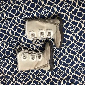 Cute Girl’s Nine West Daffodil fur boots 5 new